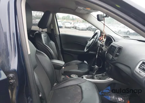 2020 Jeep Compass Latitude 4X4 z USA, uszkodzony, nr VIN 3C4NJDBB7LT160148